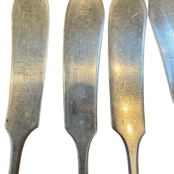 Set Of 7 Antique Silverplate Butter Knives With Ornate Handles & Engraved Detail - Picture 3 of 7